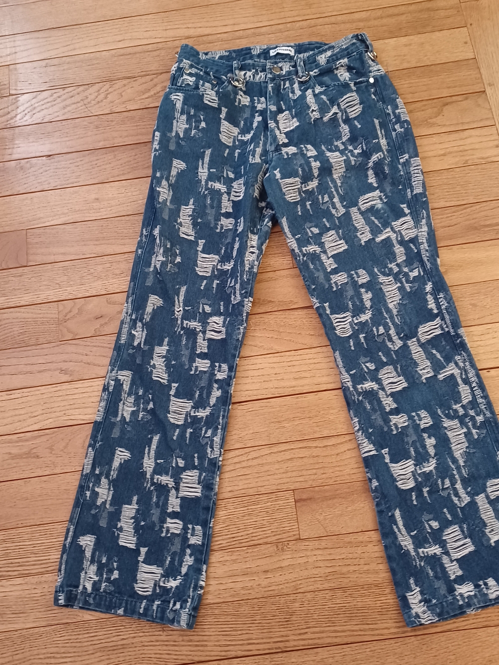 Women’s Blue Distressed Jeans Runs Small